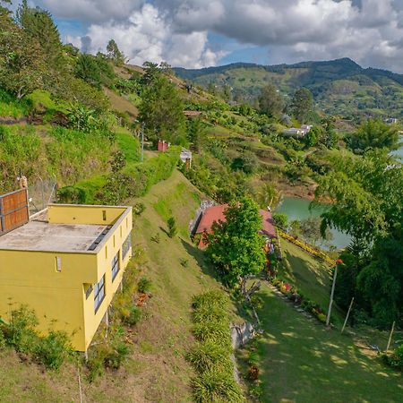 Descanso Bajo La Piedra Del Penol Guatapé Exterior foto