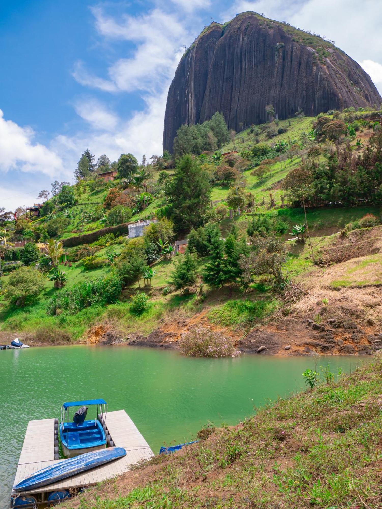 Descanso Bajo La Piedra Del Penol Guatapé Exterior foto